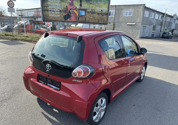 Toyota Aygo cena 15900 przebieg: 196000, rok produkcji 2011 z Szczecin małe 301